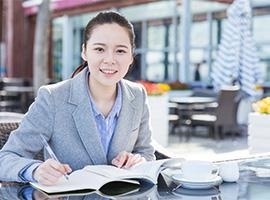 爱好出国旅游的学者