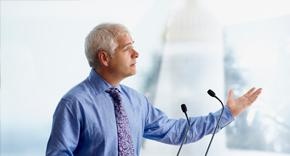 点评指正学员上台实战后的展示情况