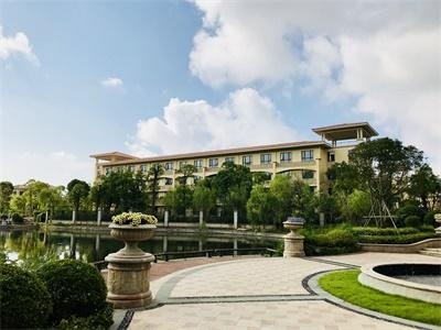 启东启迪外国语学校