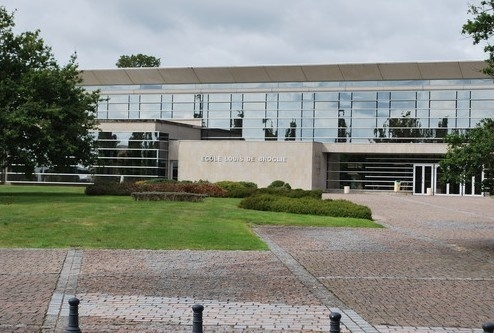 路易布洛格利学校