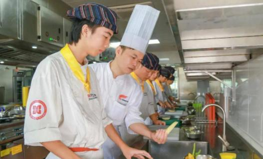 2023年张家港市第二职业高级中学学费、收费多少