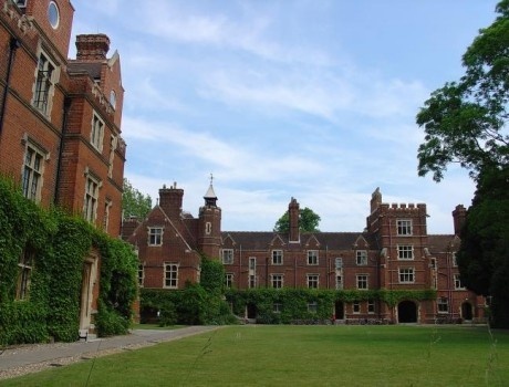 里士满美国国际大学