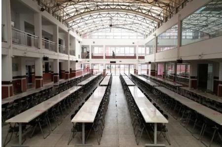 学校餐厅.jpg