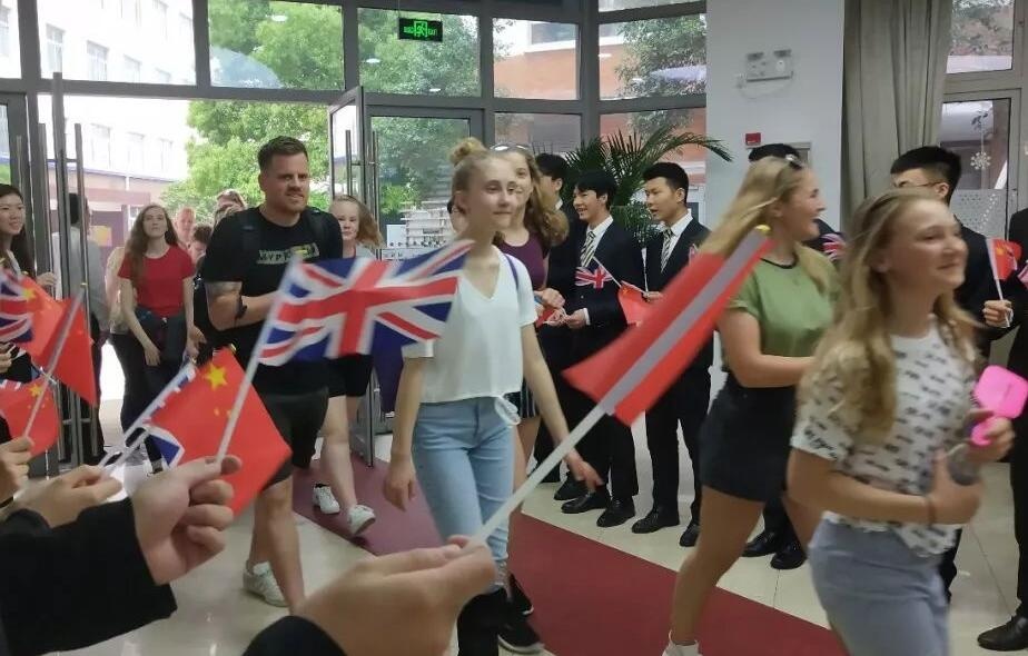 迎接Jack Hunt School师生.jpg