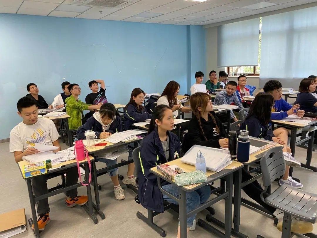 上海常青藤学校顺利举办2020秋经济学竞赛.jpg