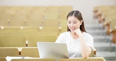 设计专业大学生