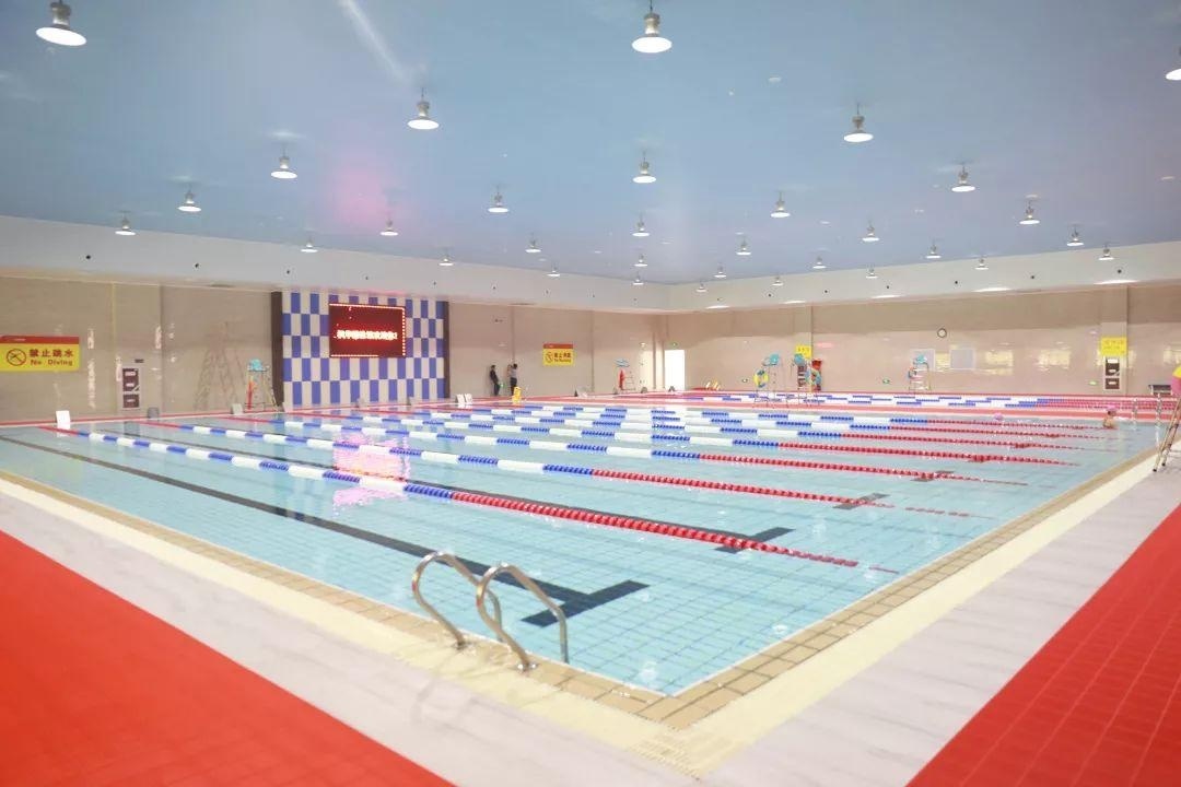 苏州枫华国际学校游泳池.jpg