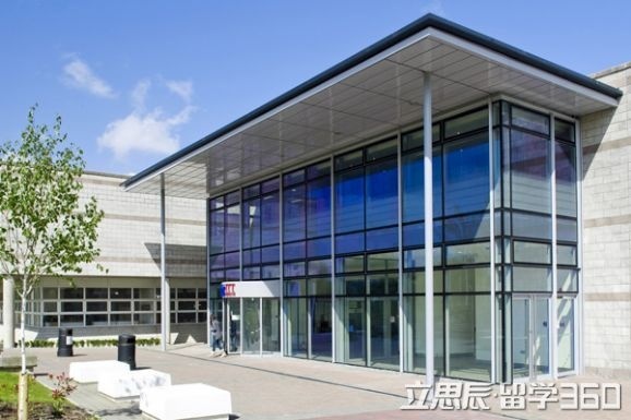 爱尔兰国立梅努斯大学