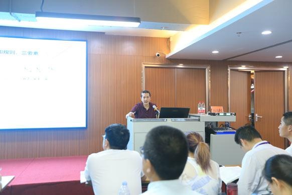 学生在听课2