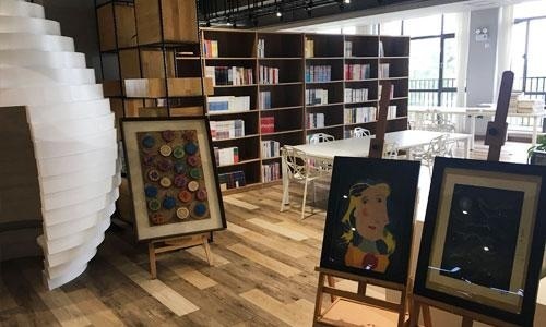 上海新纪元双语学校图书阅览室