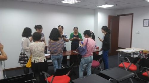 学生报课现场 