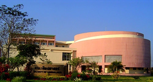 乌朋拉其尼大学