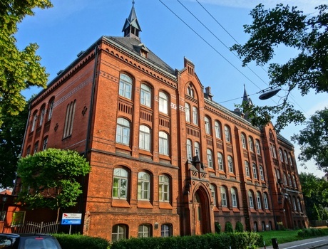 比得哥什技术与生命科学大学