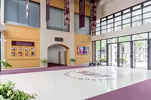 上海康德双语实验学校教学楼大厅