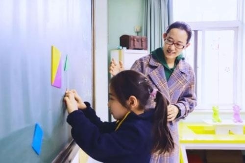 新府学外国语学校
