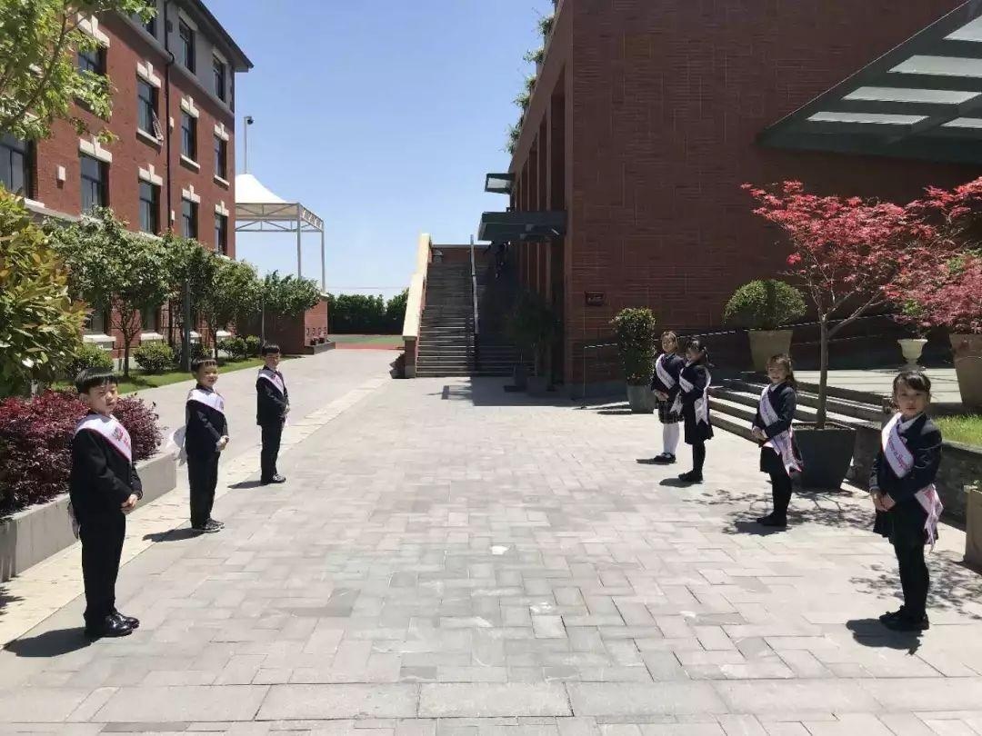 小学部双语礼仪队.jpg