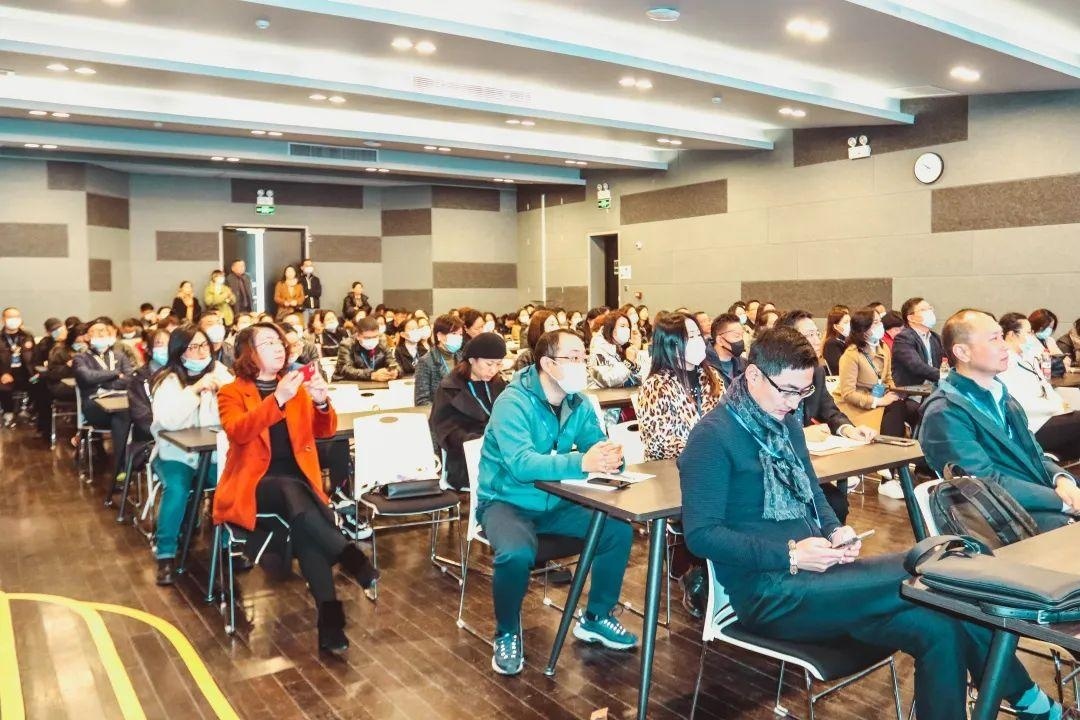 期中家长会.jpg