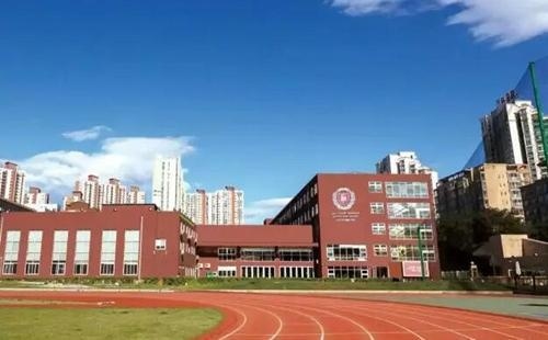 校园操场