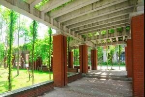 成都七中国际部七里香长廊