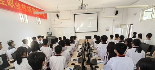 青岛市石化高级技工学校