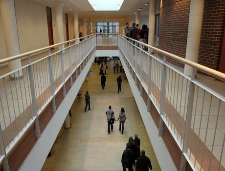 克拉科夫ANDRZEJ FRYCZ MODRZEWSKI大学