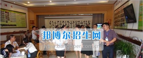 成都市金堂县人民政府考察团到成都华大医药卫生学校考察