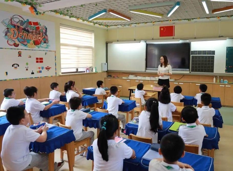 上海新纪元双语学校小学部开学.jpg