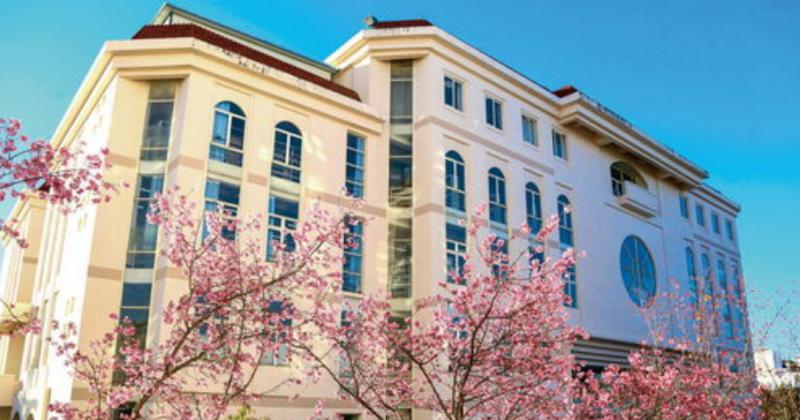 云南大学滇池学院是几本？是985和211吗？