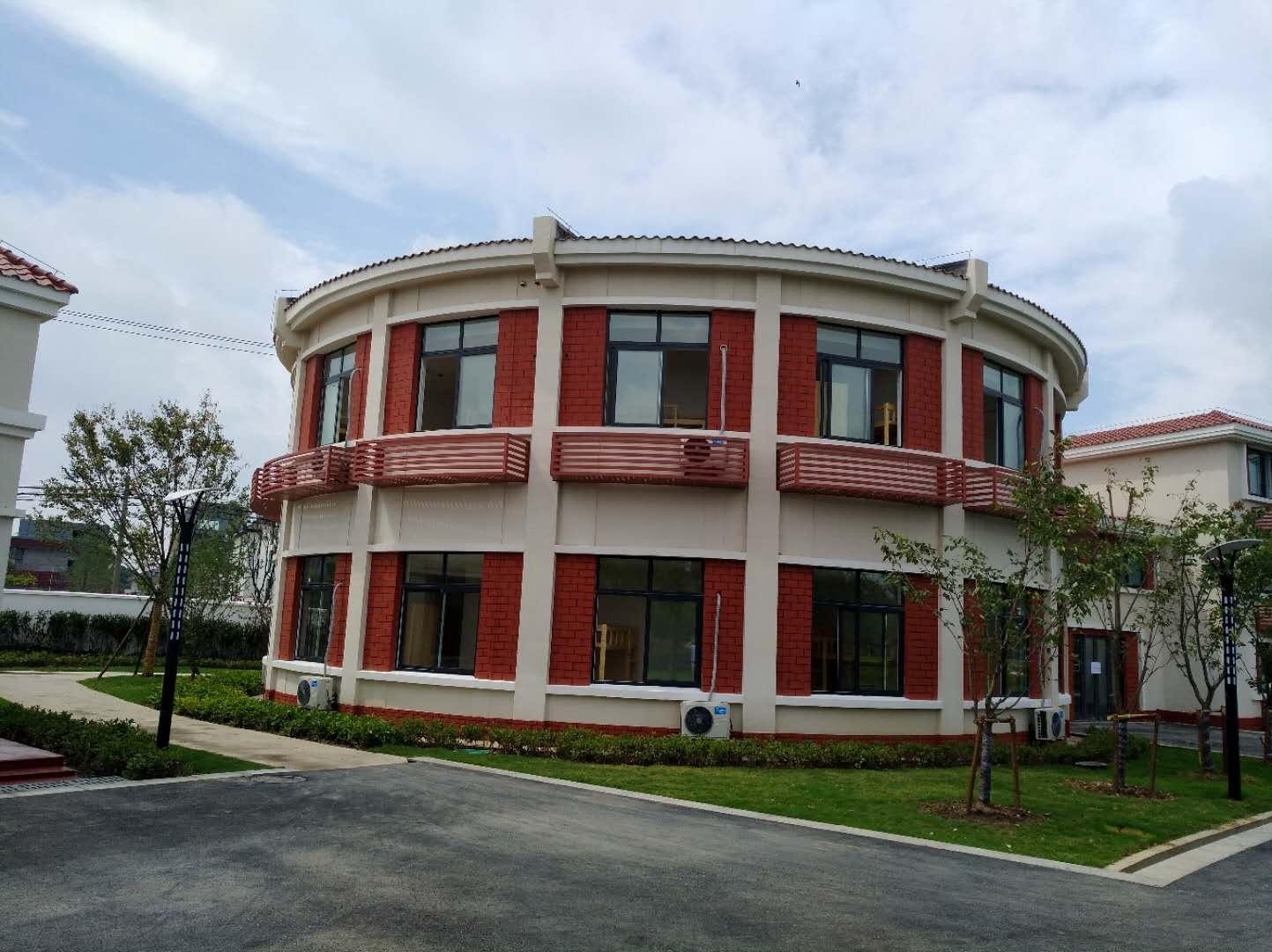 上海宏润博源学校校园.jpg
