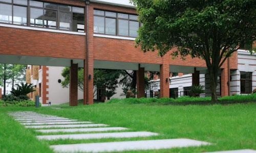 上海新纪元双语学校教学楼一角