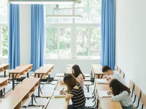 课程采用全程PPT