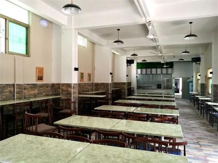 学校食堂