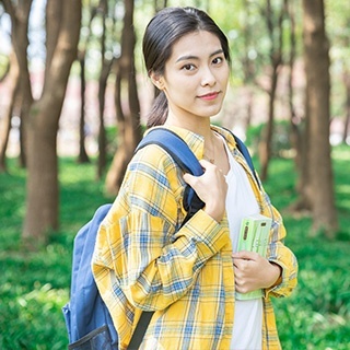 四级英语基础以上的在校大学生或工作人士
