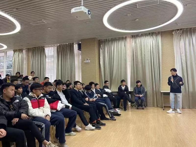 上海金苹果双语学校国际部优秀学子经验分享活动.jpg