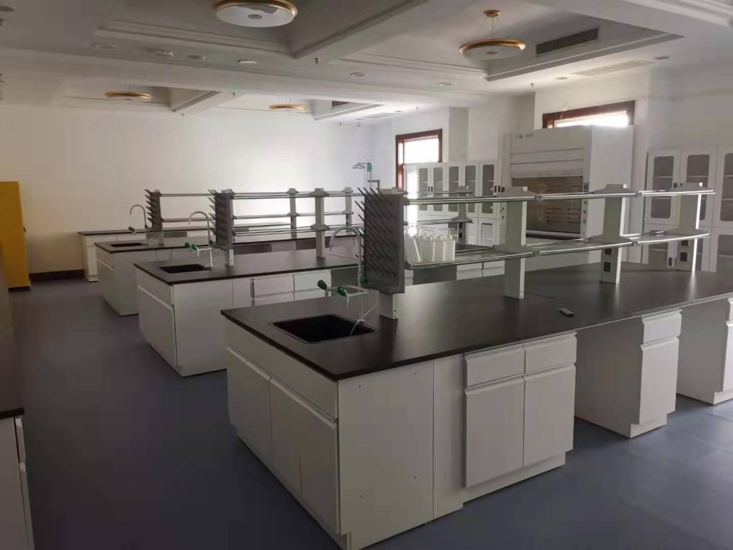 上海诺科学校宝山校区实验室.jpg