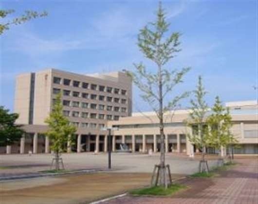 富山县立大学