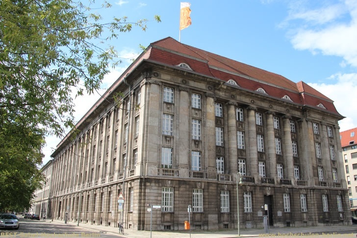 柏林百斯特-萨尔贝高等专业学院