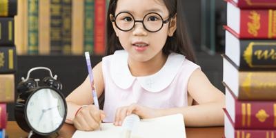 小学一二年级的学生