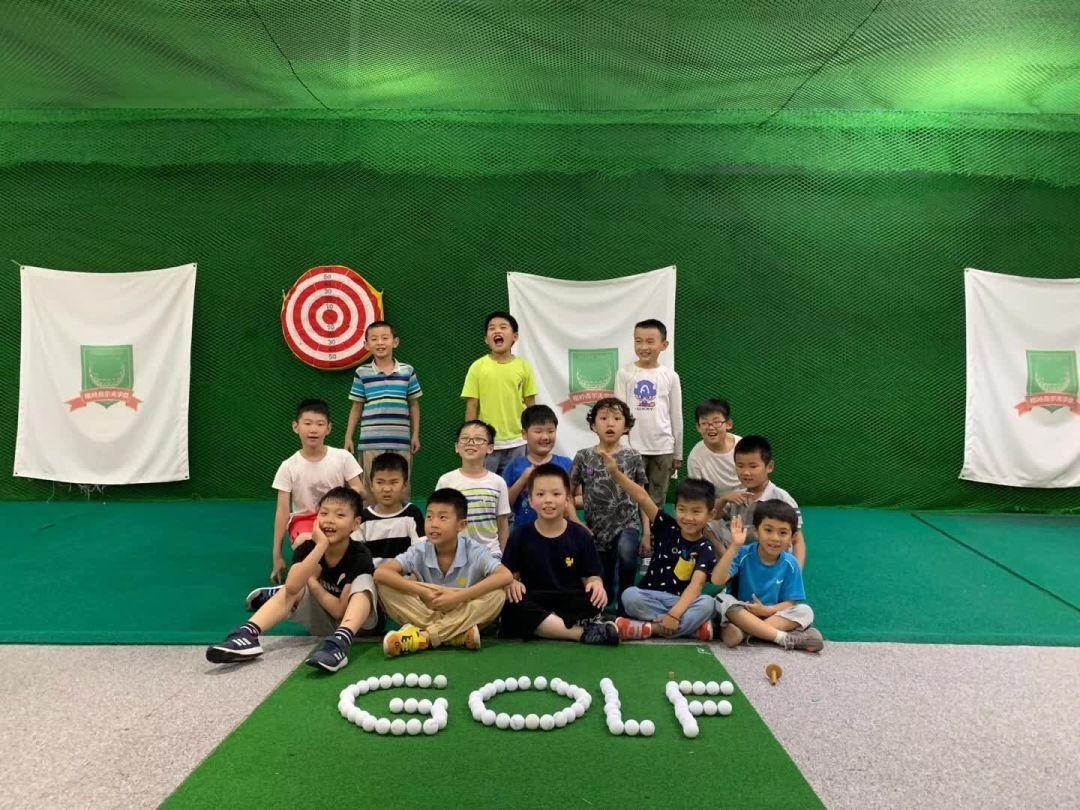 中加枫华国际学校高尔夫项目.jpg