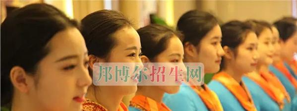 成都航空旅游职业学校开启新学期首场招聘，场面火爆美女如云