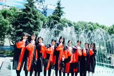 上海金苹果学校学生集体照