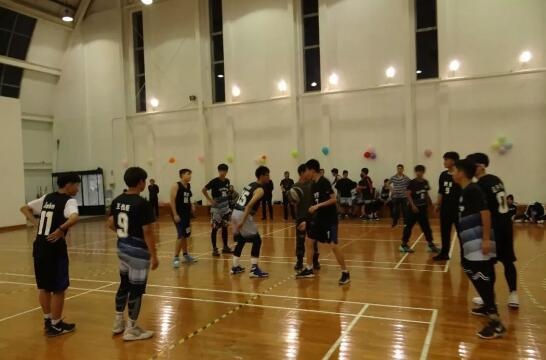 美华学校与淀山湖中学举办首届篮球友谊赛