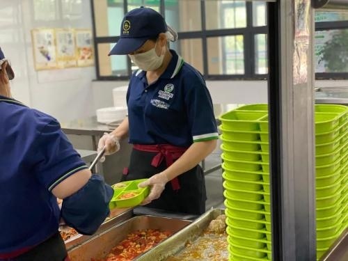 湖州帕丁顿小学部用餐3.jpg