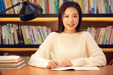 适合具备托福80分或者有同等英语水平以上的学生学习