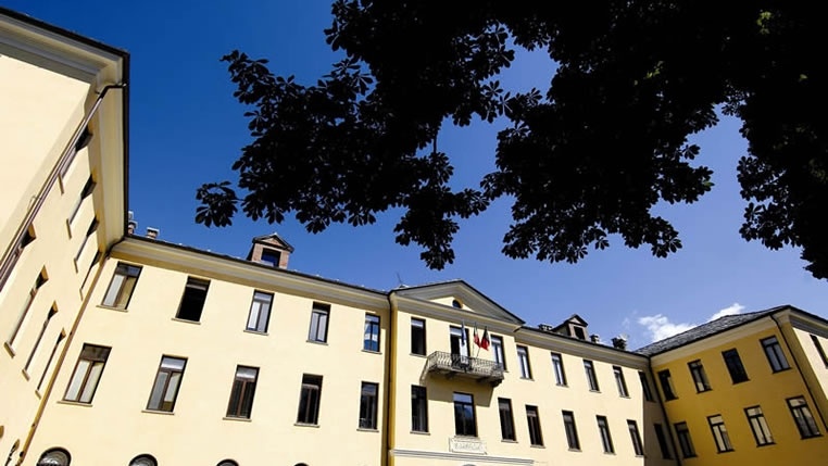 瓦萊達奧斯塔大學