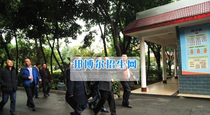 成都华夏旅游商务学校