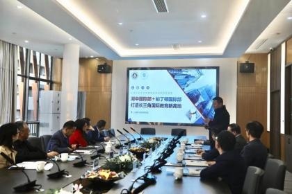 湖州中学周校长率校级领导班子莅临湖州帕丁顿参观指导.jpg