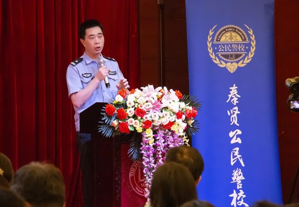 校外辅导员朱警官.jpg