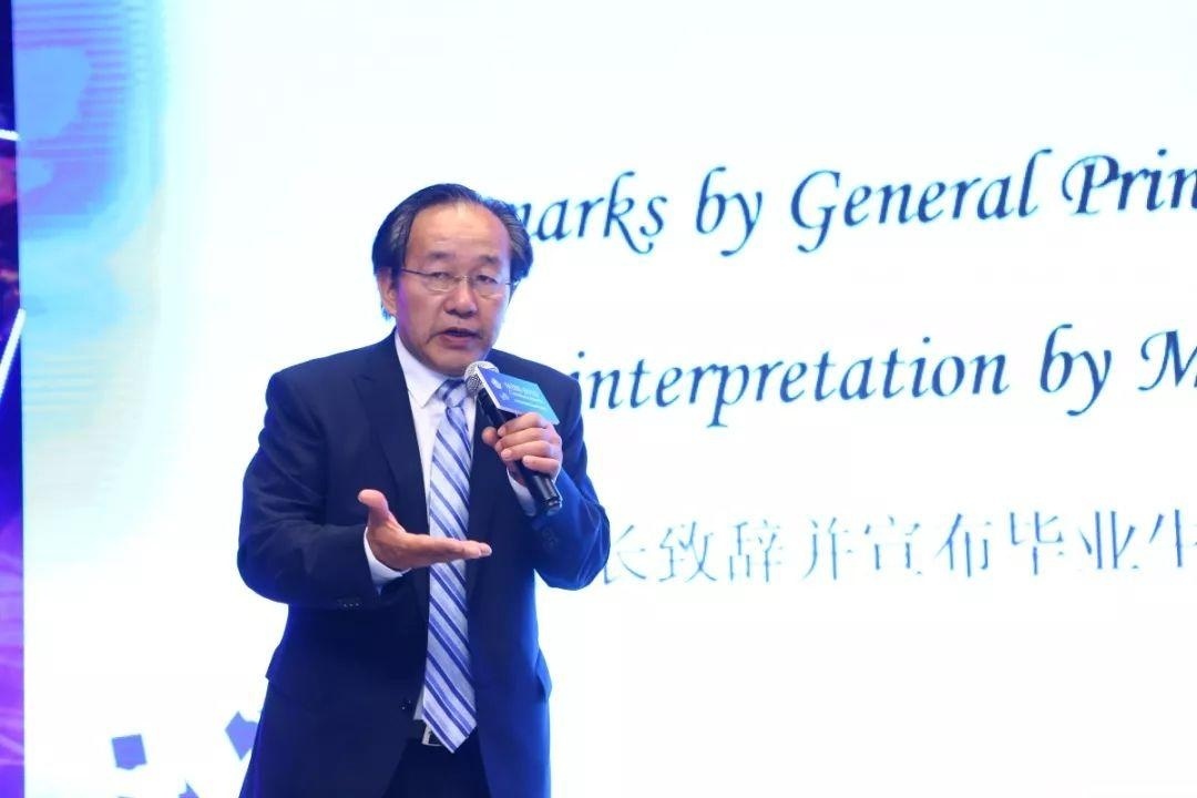 上海宏润博源学校毕业典礼总校长致词.jpg