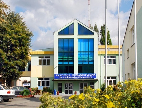 普乌图斯克人文学院